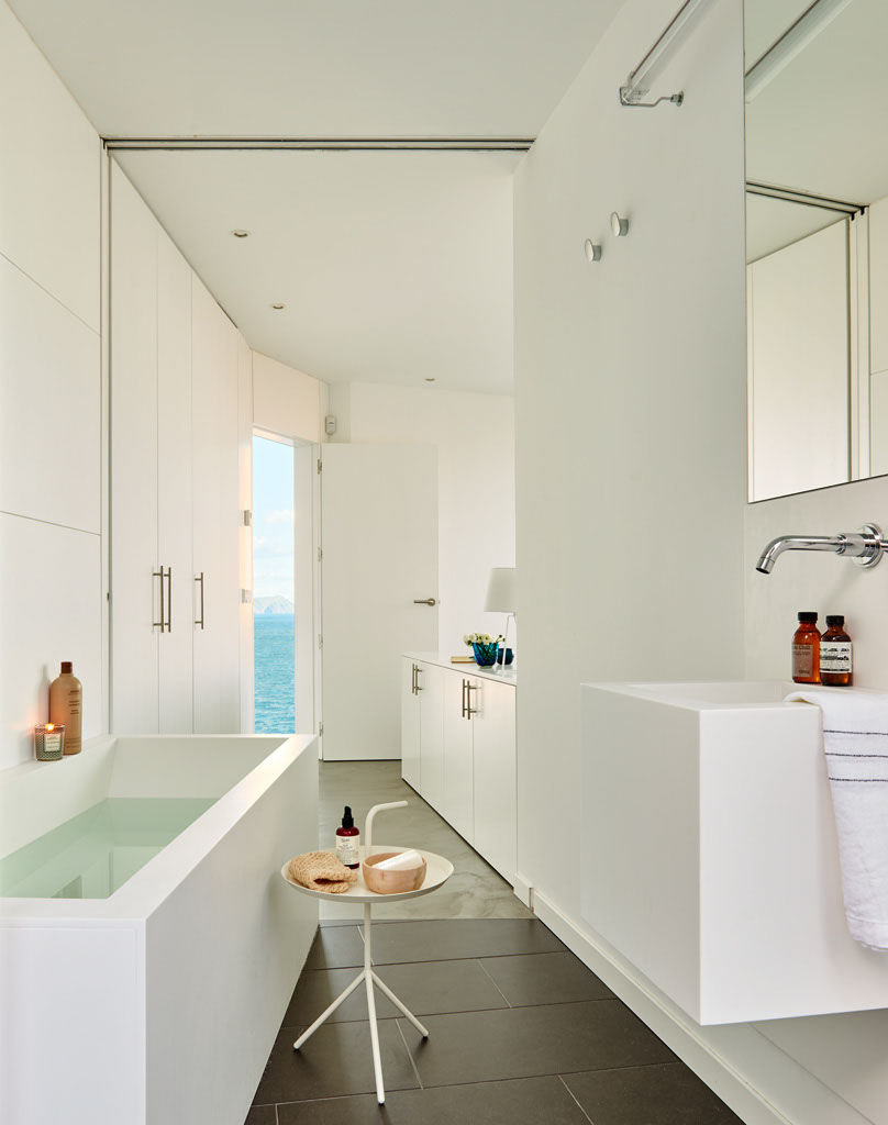 homify Modern Banyo