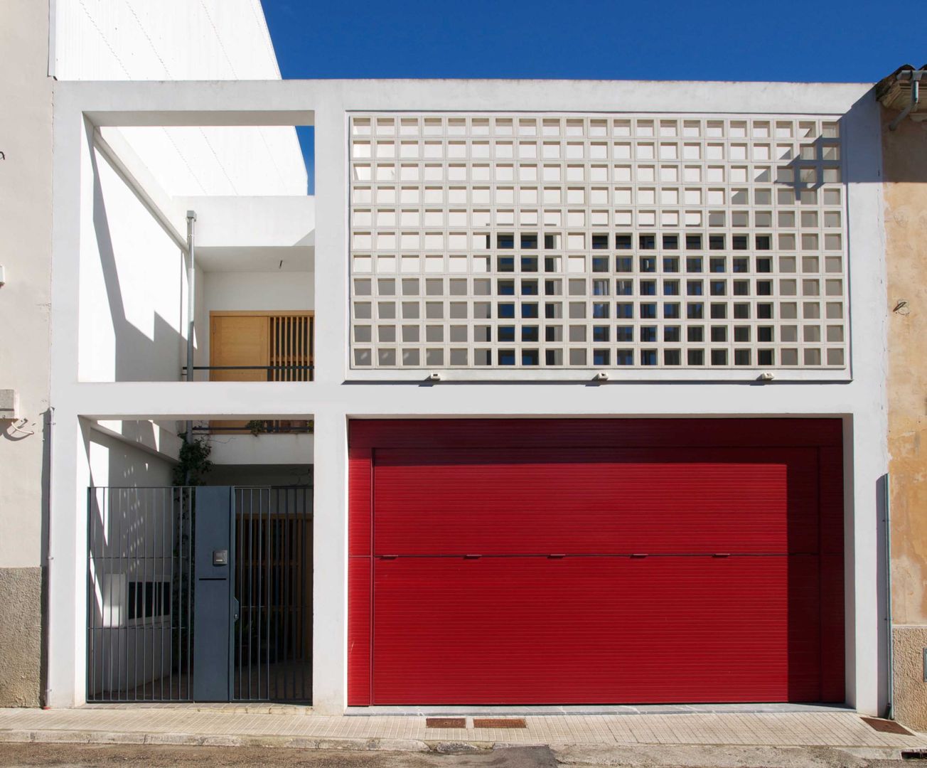 homify Puertas y ventanas modernas