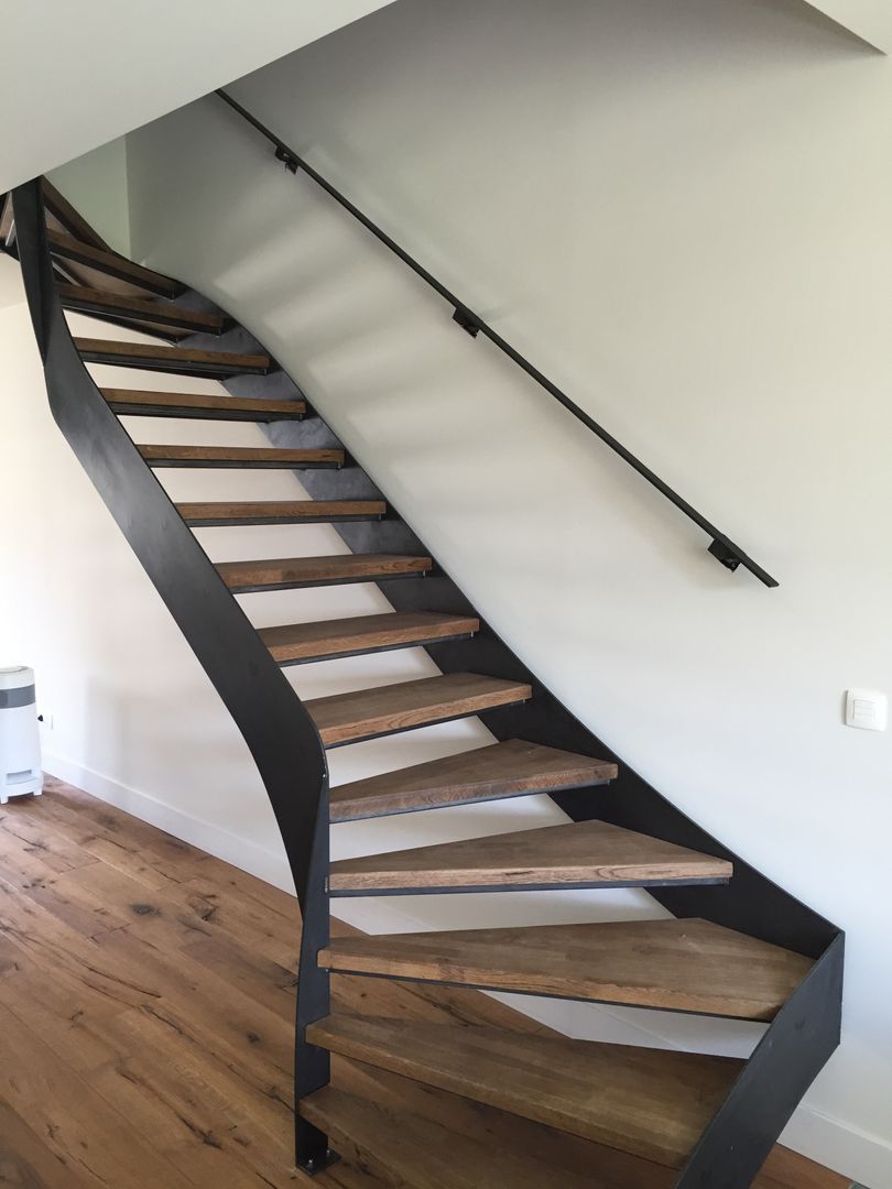 Trap in metaal met houten afwerking Feral Group Modern corridor, hallway & stairs Engineered Wood Transparent