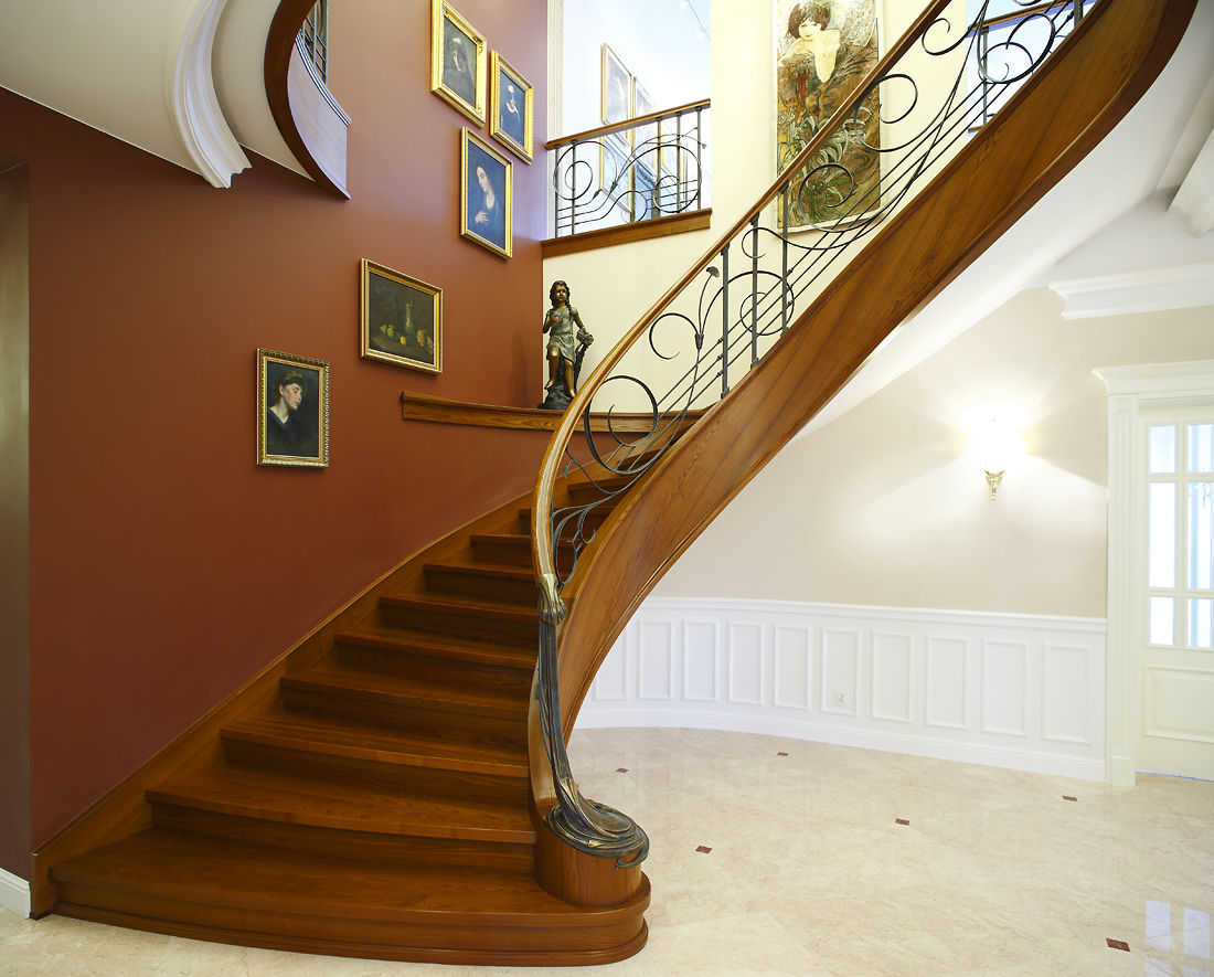 ST455 Klasyczne schody gięte drewniane / ST455 Classical Curved Wooden Stairs, Trąbczyński Trąbczyński Classic style corridor, hallway and stairs Wood Wood effect