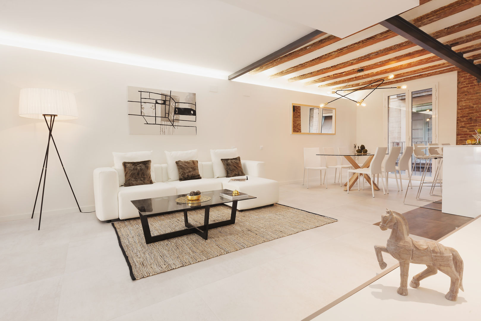 Sala de estar y comedor | Living room Markham Stagers Livings de estilo moderno