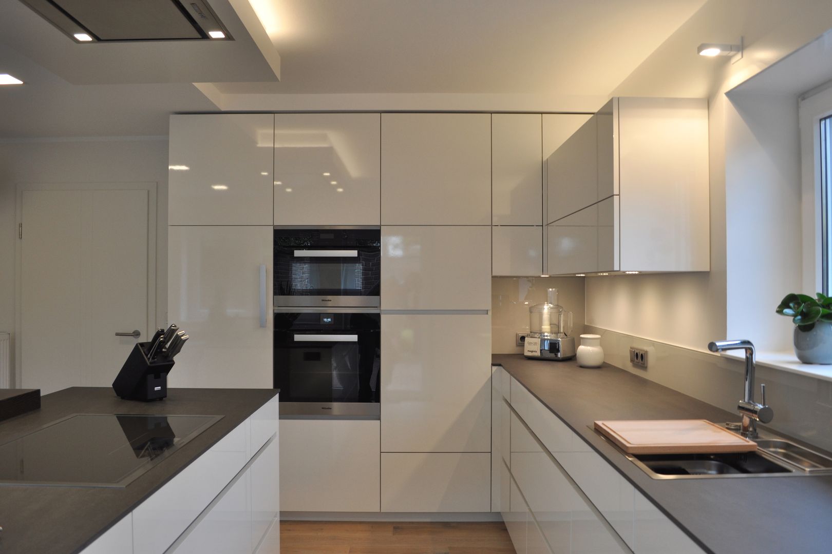 Elegant und passgenau: Wohnungseinrichtung nach Maß, Klocke Möbelwerkstätte GmbH Klocke Möbelwerkstätte GmbH Modern Kitchen