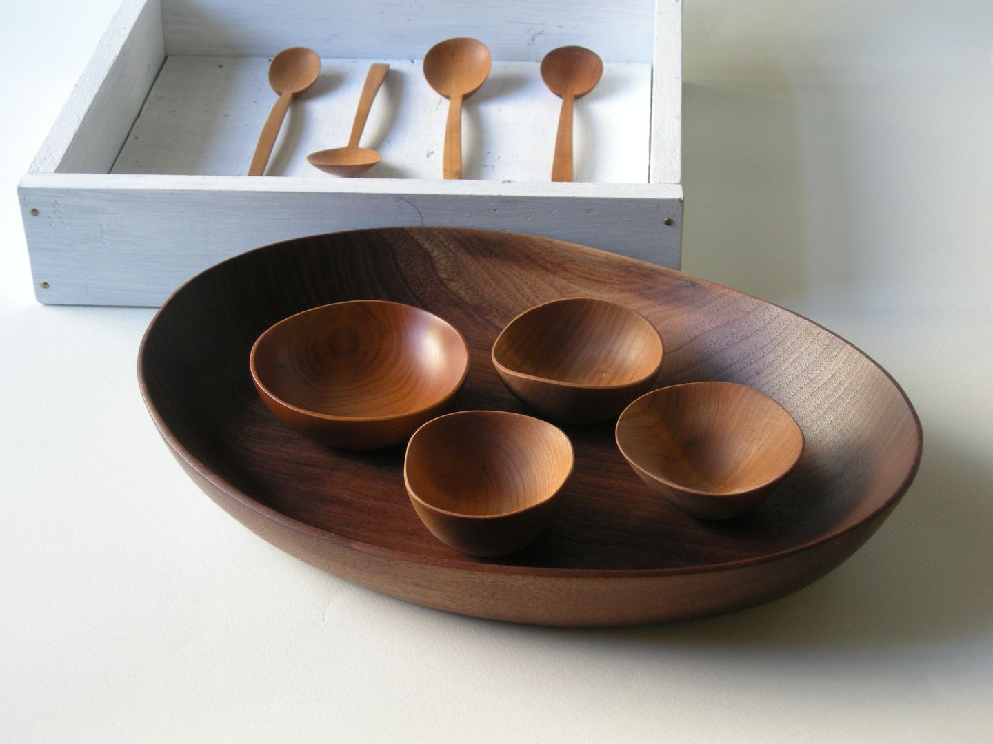 木の器とスプーン, 桜木工舎 桜木工舎 Cocinas de estilo moderno Madera Acabado en madera Vasos, cubiertos y vajilla