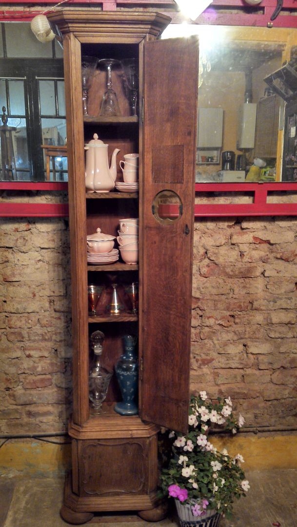 GABINETE DE ROBLE, Muebles eran los de antes - Buenos Aires Muebles eran los de antes - Buenos Aires Phòng ăn phong cách mộc mạc Than củi Multicolored Dressers & sideboards