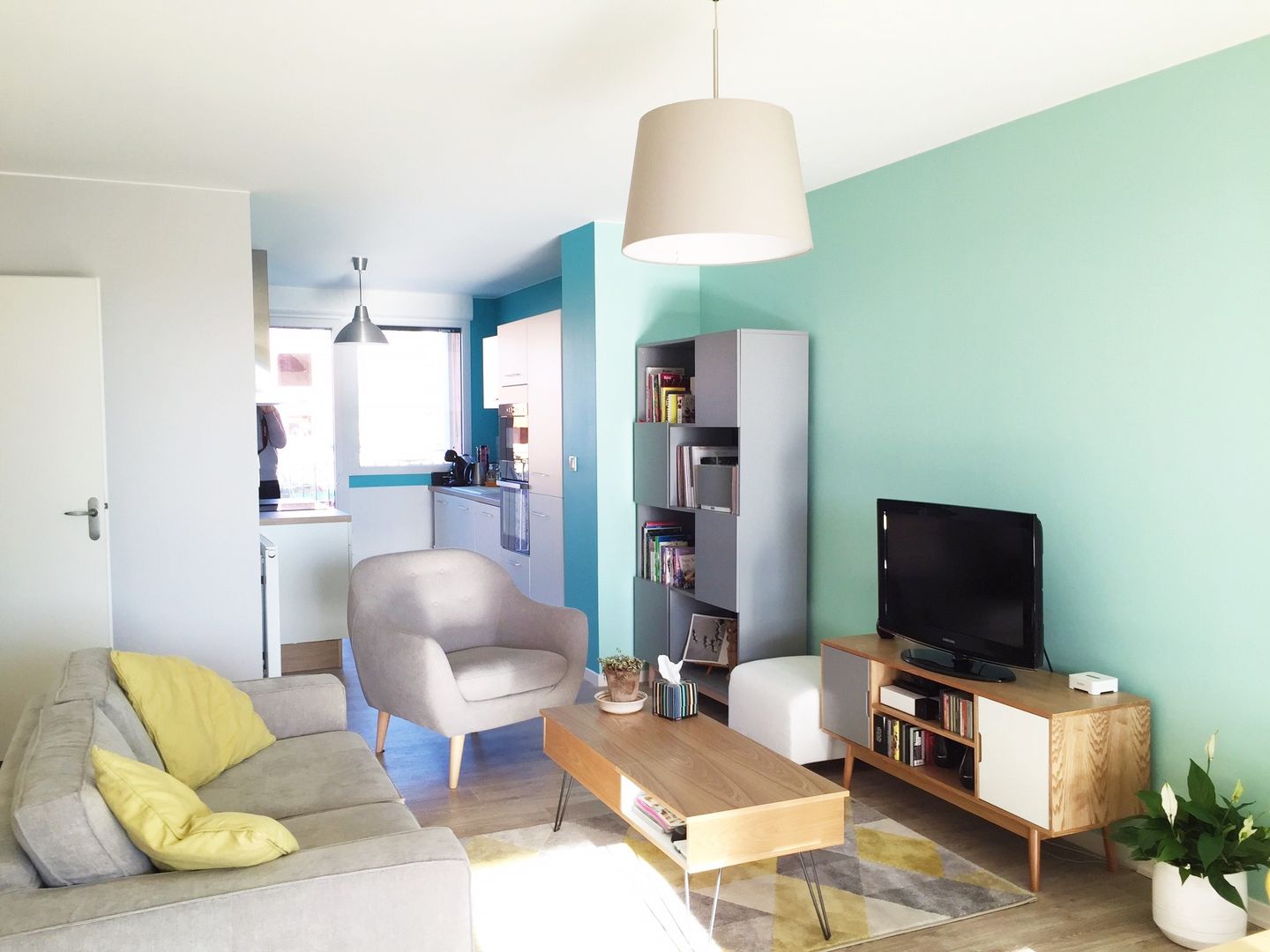 Agencement & Couleurs d'un appartement à Balma, Mint Design Mint Design Scandinavian style living room