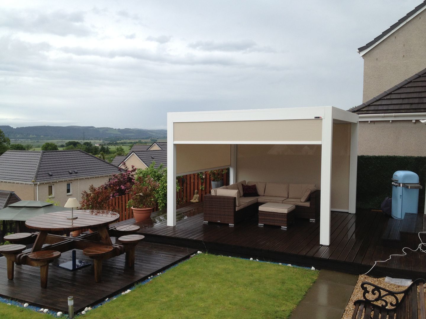 Outdoor Living Pod, Louvered Roof Patio Canopy Installation in the Scottish Borders. homify Jardines de estilo moderno outdoor living pod,louvered,roof,patio,terrace,canopy,garden,room