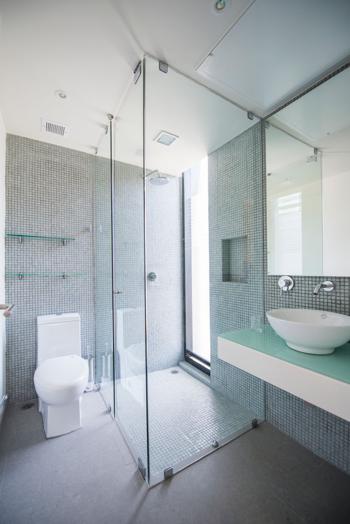 DEPARTAMENTO TORRE MAGMA 2, Estudio Tanguma Estudio Tanguma Modern bathroom چینی مٹی کے برتن Bathtubs & showers