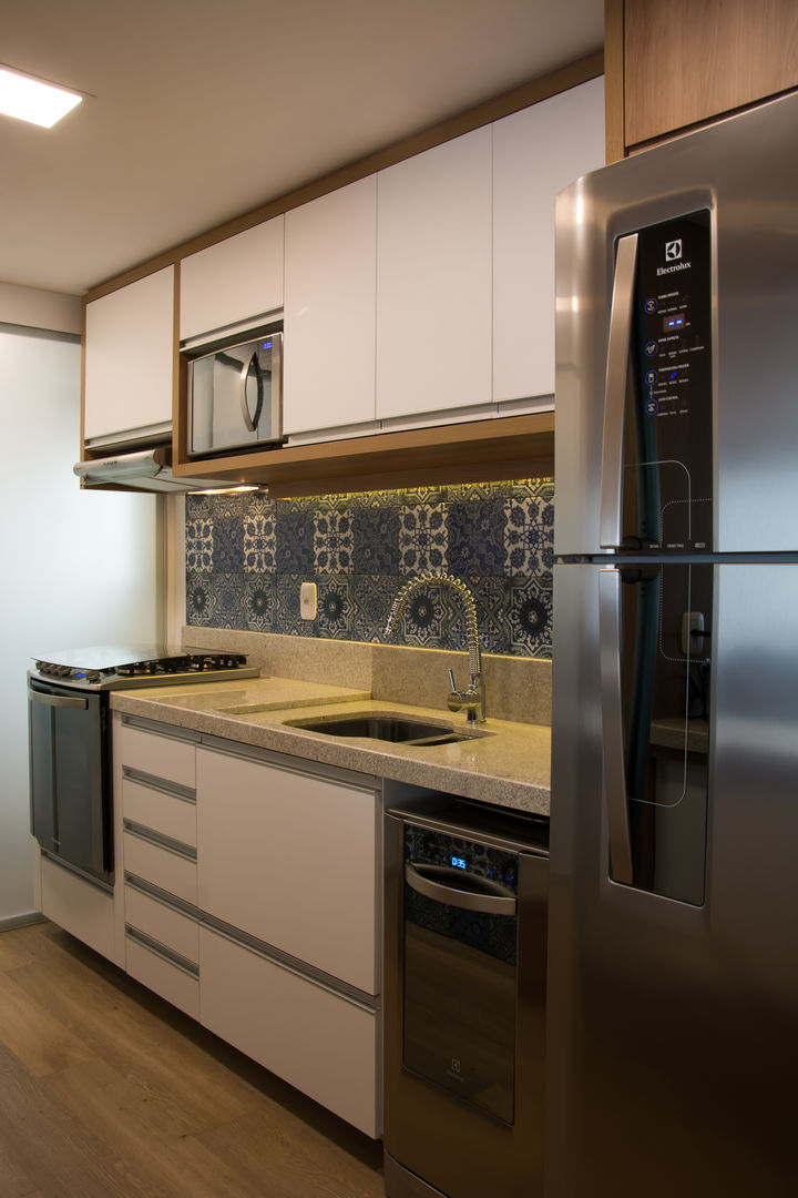 Cozinha integrada ao estar , Stúdio Márcio Verza Stúdio Márcio Verza Cocinas modernas Azulejos