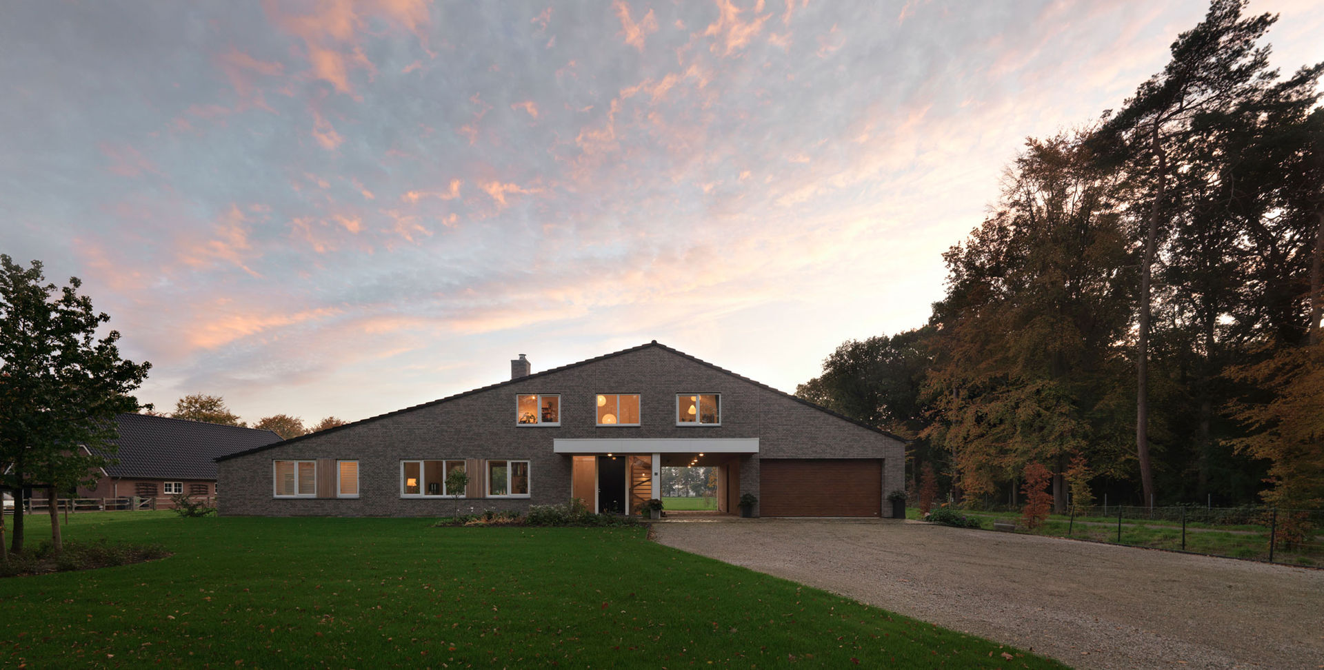 Woonhuis Doorn, De Zwarte Hond De Zwarte Hond Landelijke huizen Stenen Wolk,Lucht,Plant,Gebouw,Venster,Boom,huis,Natuurlijk landschap,Gras,Hout