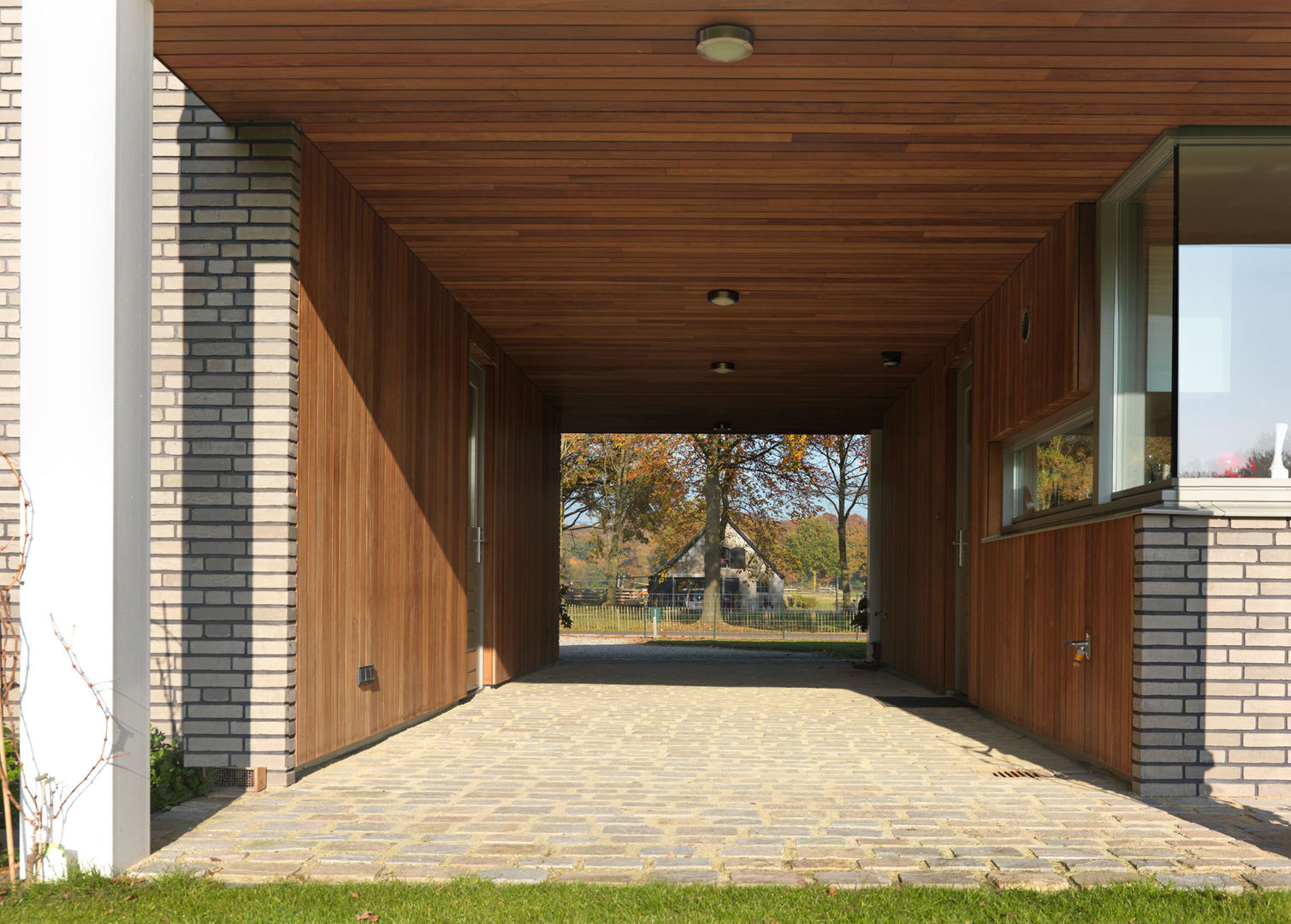 Woonhuis Doorn, De Zwarte Hond De Zwarte Hond Country style corridor, hallway& stairs Wood Wood effect