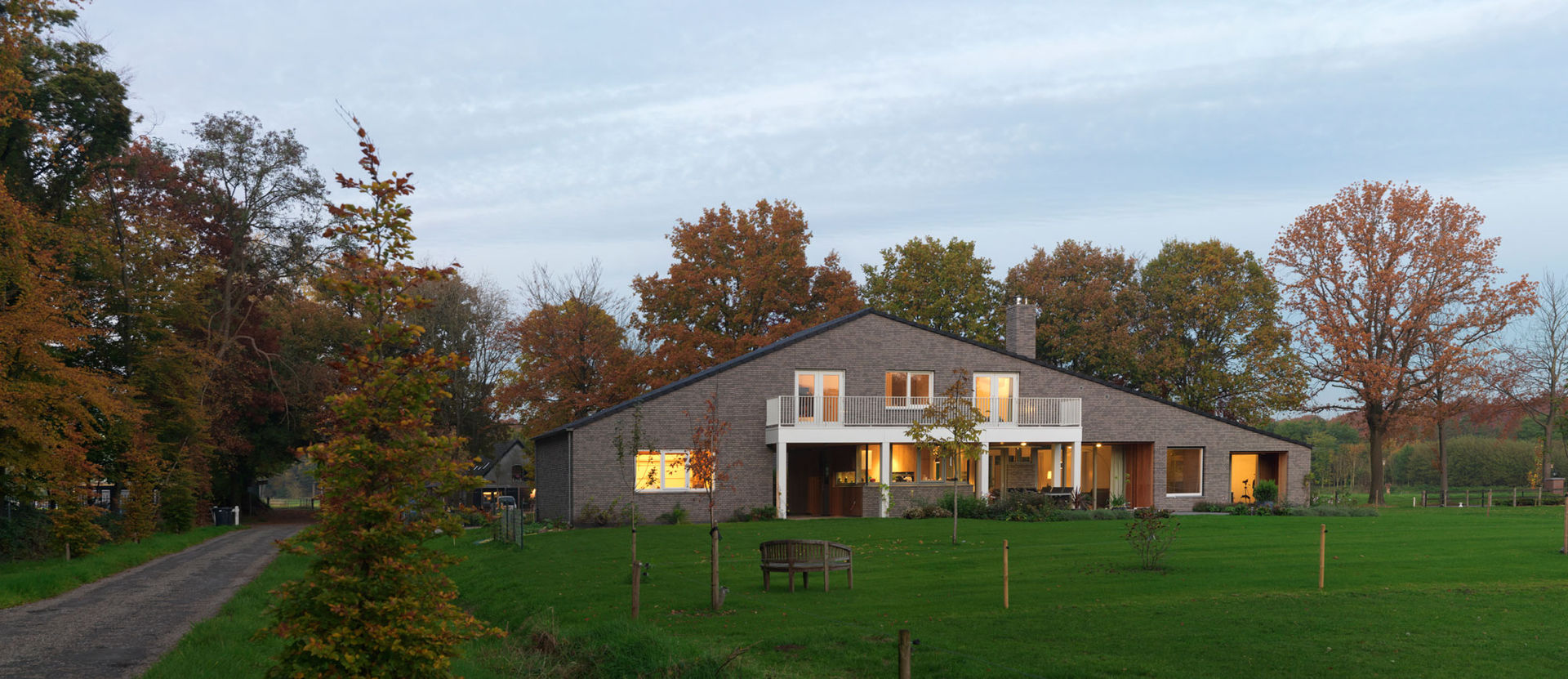 Woonhuis Doorn, De Zwarte Hond De Zwarte Hond Casas de estilo rural Ladrillos