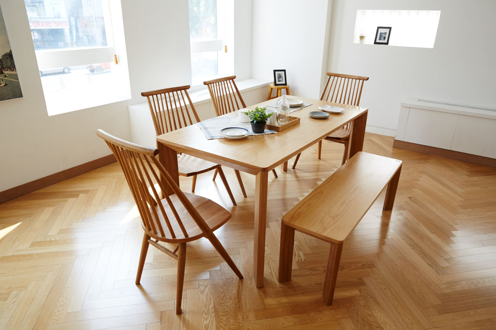 고운(W) 원목 와이드 4인 식탁세트(의자/벤치) 레트로하우스 스칸디나비아 주방 솔리드 우드 멀티 컬러 테이블 & 의자