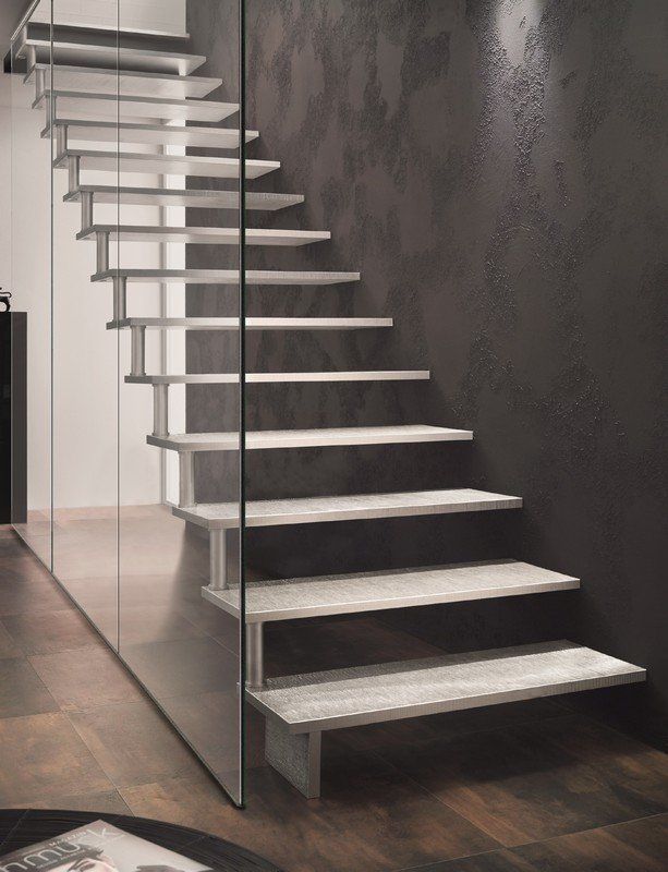 ESCALIER EN ALUMINIUM, Passion Escaliers Passion Escaliers Modern corridor, hallway & stairs ایلومینیم / زنک