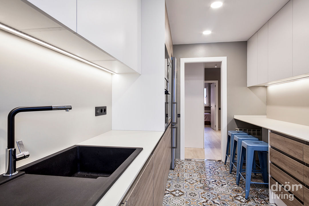 Hogar familiar en Badalona, Dröm Living Dröm Living Nhà bếp phong cách kinh điển