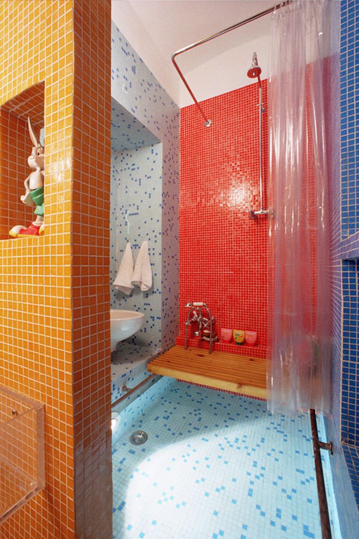 Bagni creativi: un bagno armadio e un bagno piscina, Di Origine Progettuale DOParchitetti Di Origine Progettuale DOParchitetti Salle de bain moderne