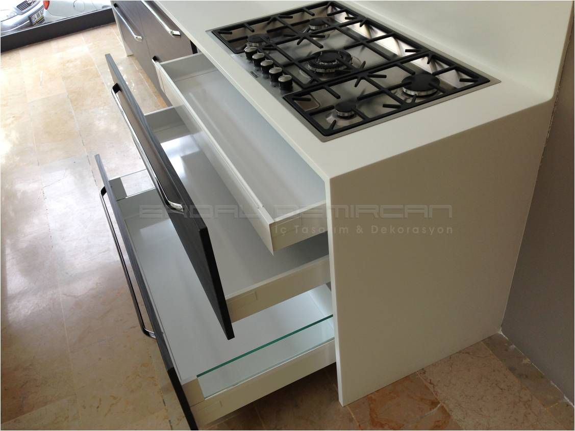 Erdal Demircan İç Tasarım ve Dekorasyon, Erdal Demircan İç Tasarım ve Dekorasyon Erdal Demircan İç Tasarım ve Dekorasyon Modern kitchen Cabinets & shelves