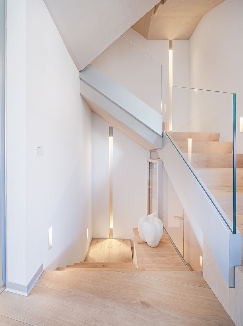 CHALET CONDE ORGAZ, Tarimas de Autor Tarimas de Autor Colonial corridor, hallway & stairs Wood Wood effect