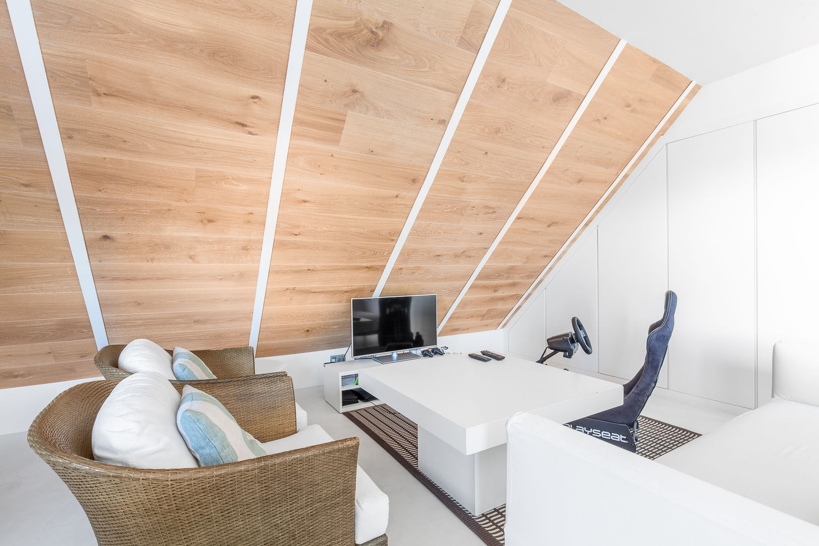 CHALET MAJADAHONDA, Tarimas de Autor Tarimas de Autor Estudios y despachos de estilo minimalista Madera Acabado en madera