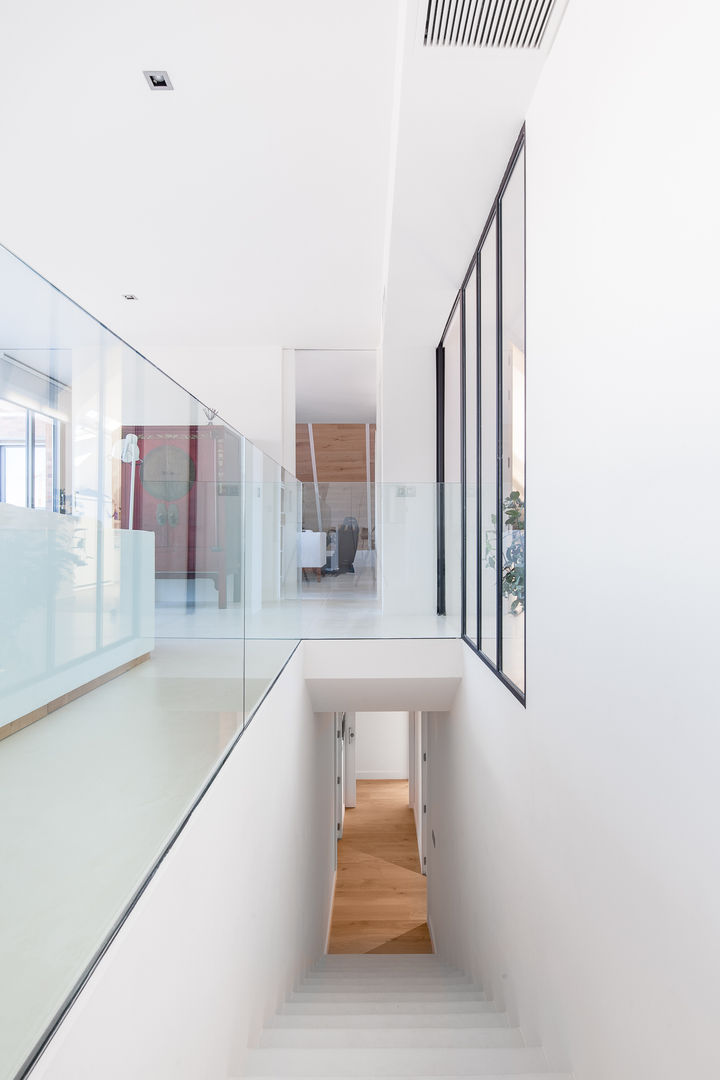 CHALET MAJADAHONDA, Tarimas de Autor Tarimas de Autor Minimalist corridor, hallway & stairs Wood Wood effect