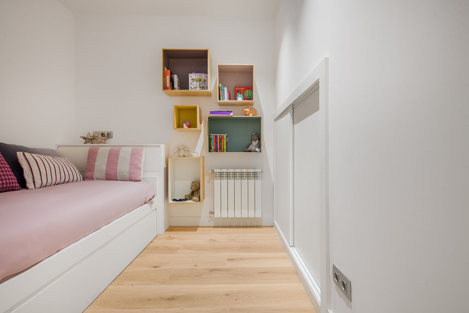 CHALET MAJADAHONDA, Tarimas de Autor Tarimas de Autor Minimalist bedroom Wood Wood effect