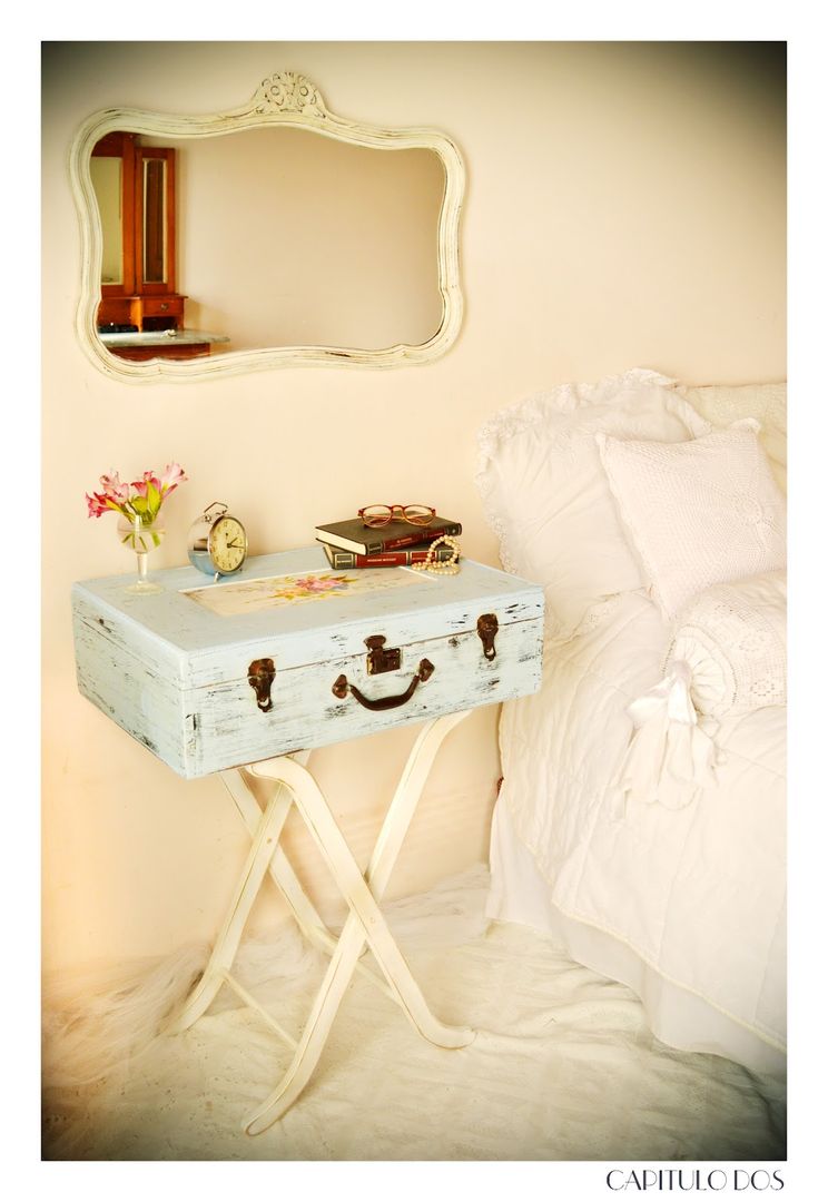 Baúles y valijas, Capítulo Dos Capítulo Dos Eclectic style bedroom Solid Wood Multicolored Bedside tables
