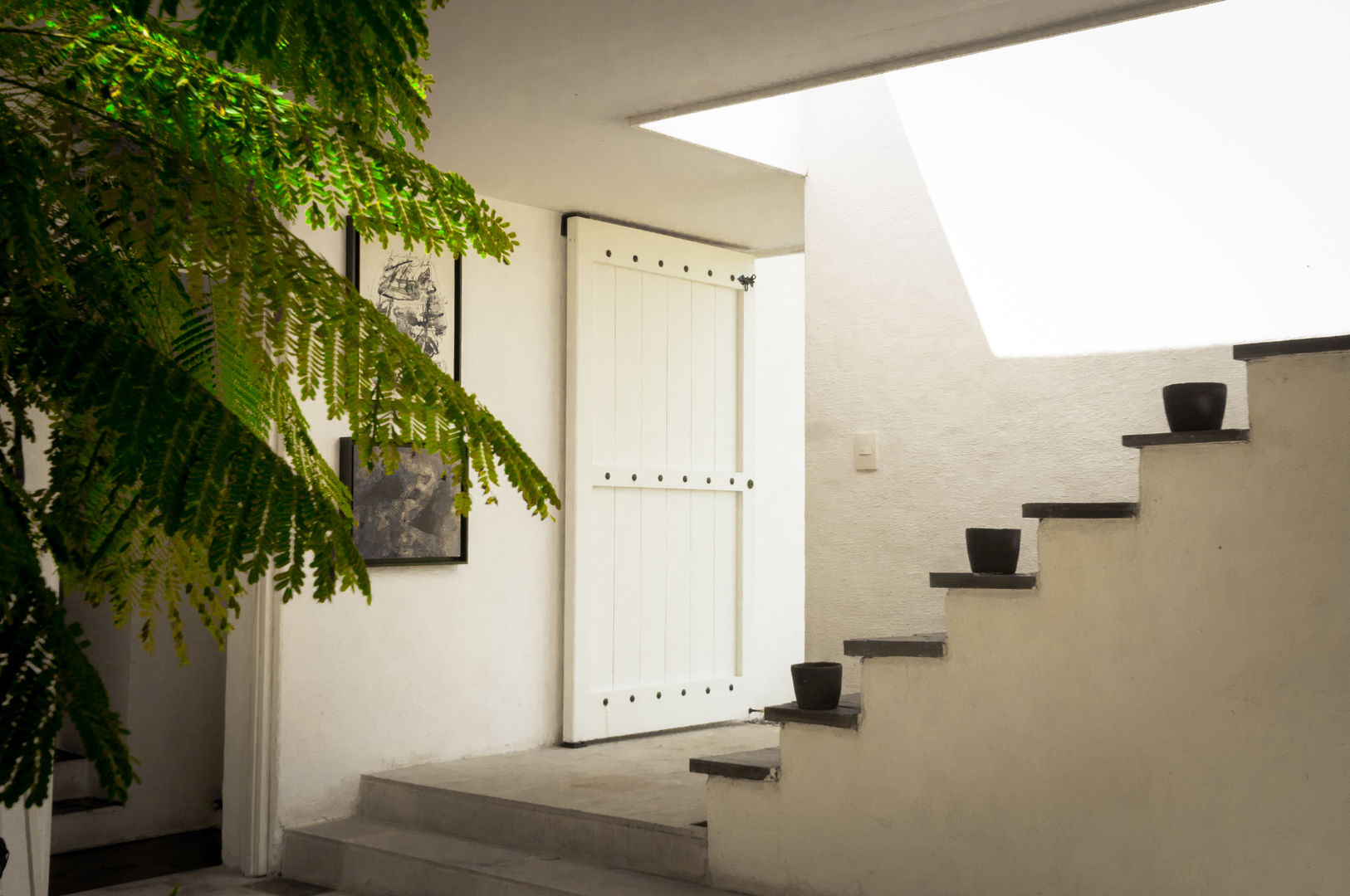 Casa Residencial, SDHR Arquitectura SDHR Arquitectura Modern corridor, hallway & stairs سلیٹ