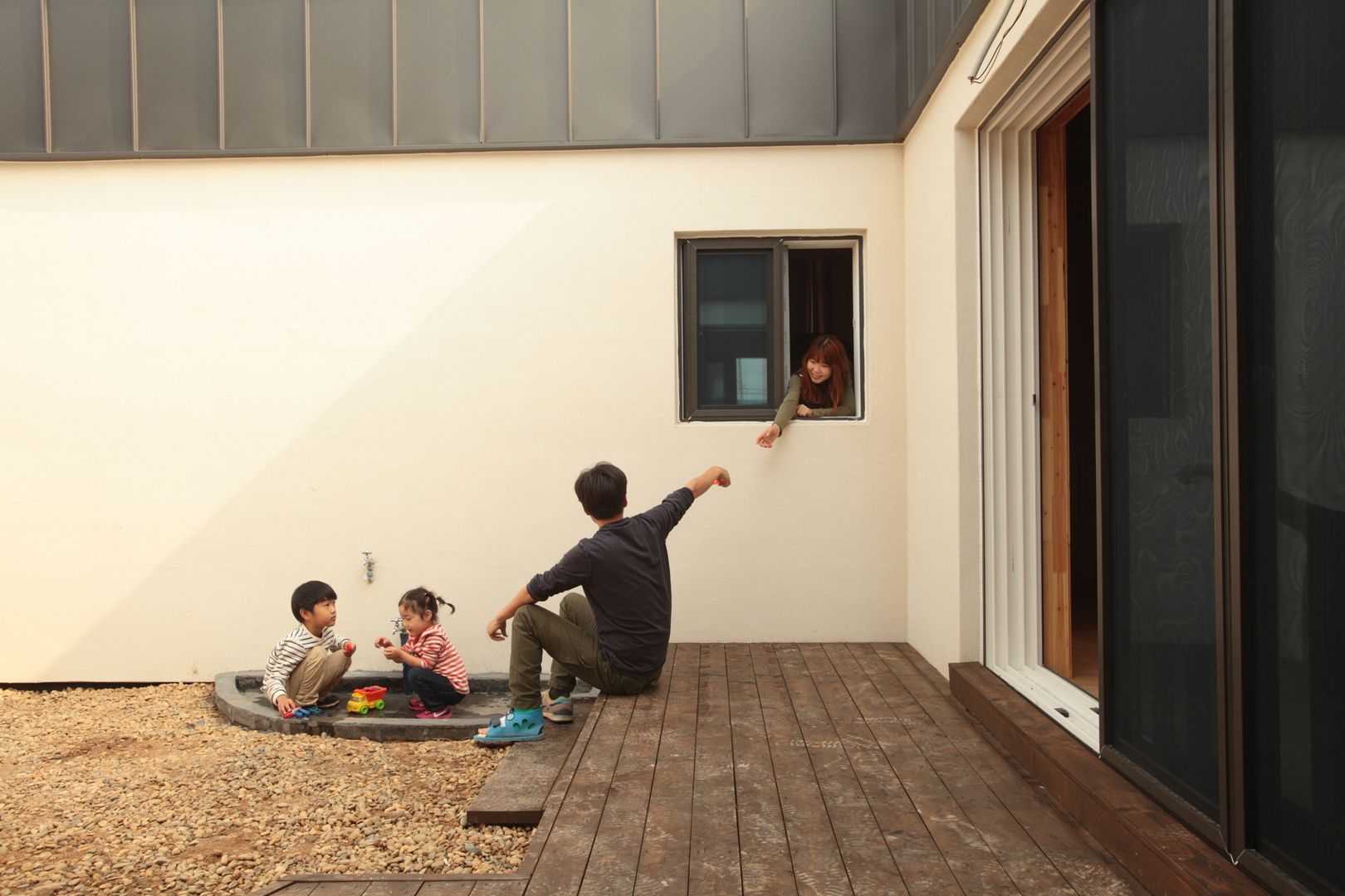 kimpo madang house 김포 두마당 집, 집스터디 건축 스튜디오_JIP STUDY ARCHITECTS STUDIO 집스터디 건축 스튜디오_JIP STUDY ARCHITECTS STUDIO Modern balcony, veranda & terrace