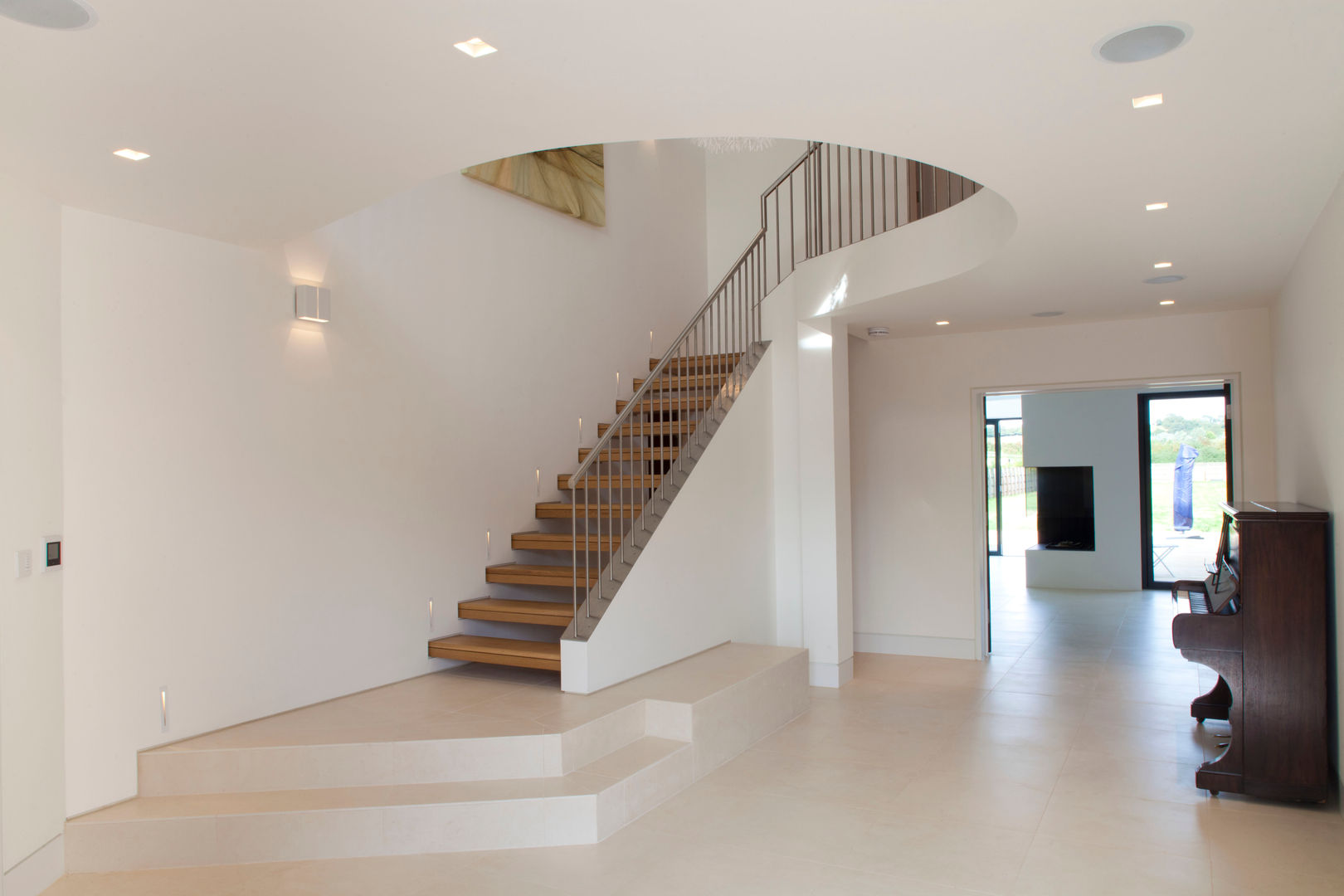 Essex House, Frost Architects Ltd Frost Architects Ltd Modern corridor, hallway & stairs