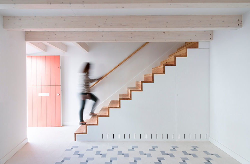 Casa ALM, Estudio ODS Estudio ODS Minimalist corridor, hallway & stairs