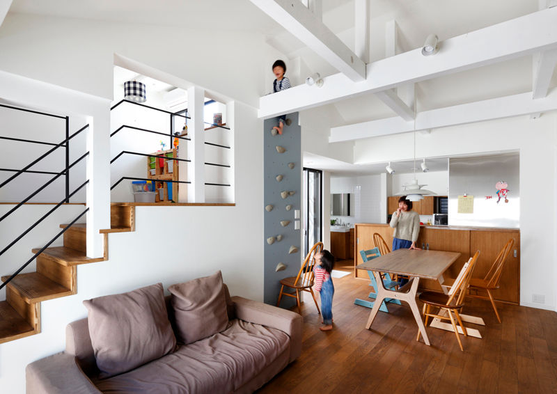 阿倍野の長屋〈renovation〉－5段の距離がいい－, 一級建築士事務所アトリエｍ 一級建築士事務所アトリエｍ Asian style living room Wood Wood effect