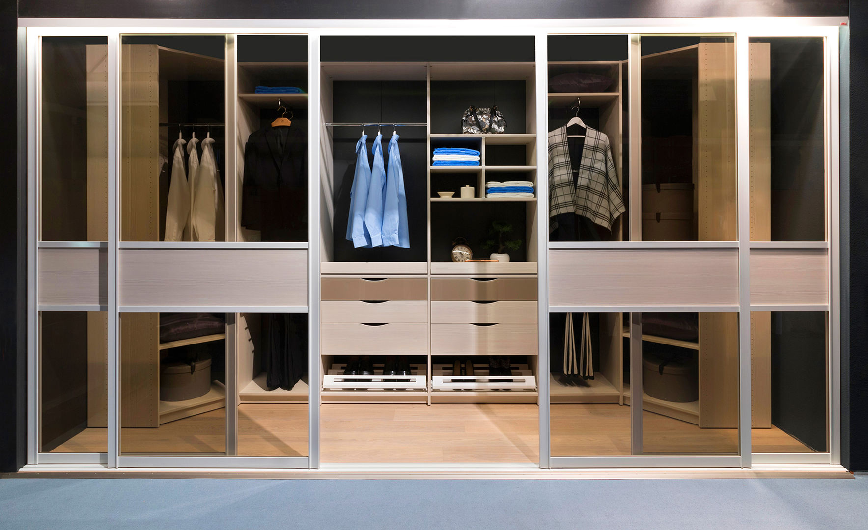 Elfa und Lumi Ausstellung im Möbelgeschäft "Möbel Inhofer", Elfa Deutschland GmbH Elfa Deutschland GmbH Kamar Tidur Modern Wardrobes & closets