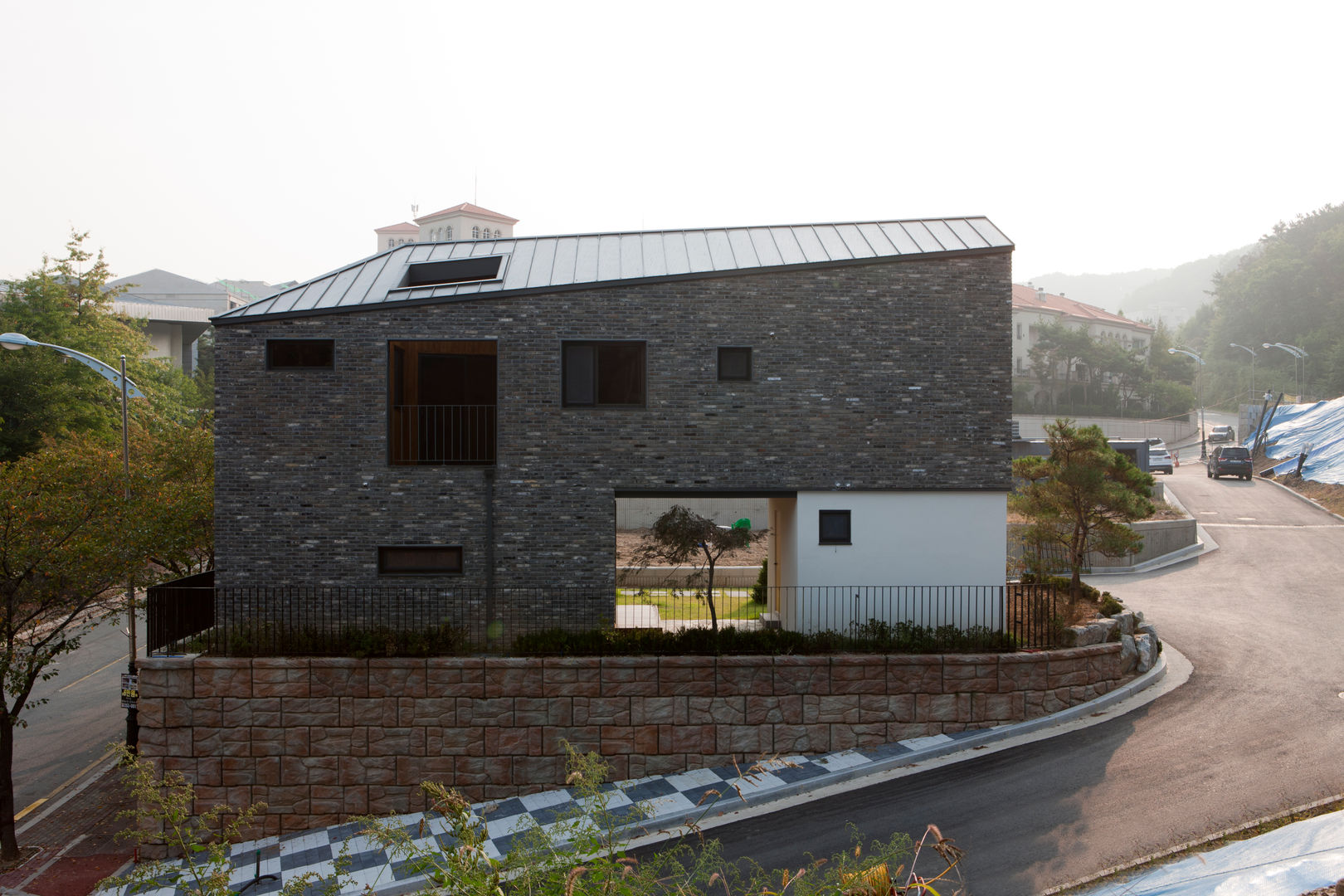 용인 보정동 사랑방을 둔 ㄱ자집, 리슈건축 리슈건축 Casas modernas: Ideas, imágenes y decoración