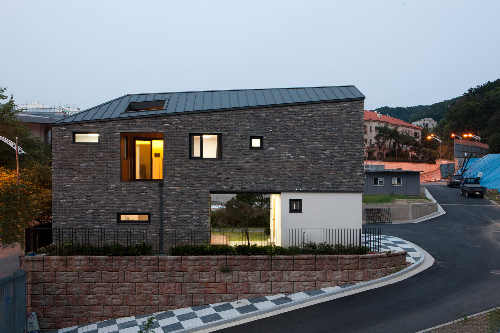 용인 보정동 사랑방을 둔 ㄱ자집, 리슈건축 리슈건축 Casas estilo moderno: ideas, arquitectura e imágenes