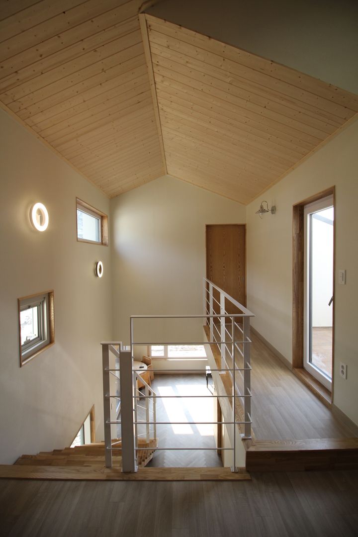Z House, 봄 하우스플랜 봄 하우스플랜 Modern Corridor, Hallway and Staircase