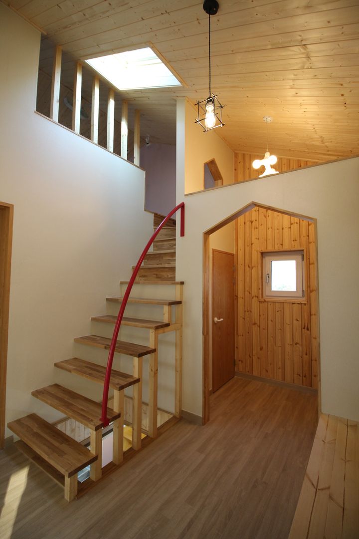 Z House, 봄 하우스플랜 봄 하우스플랜 Pasillos, vestíbulos y escaleras modernos