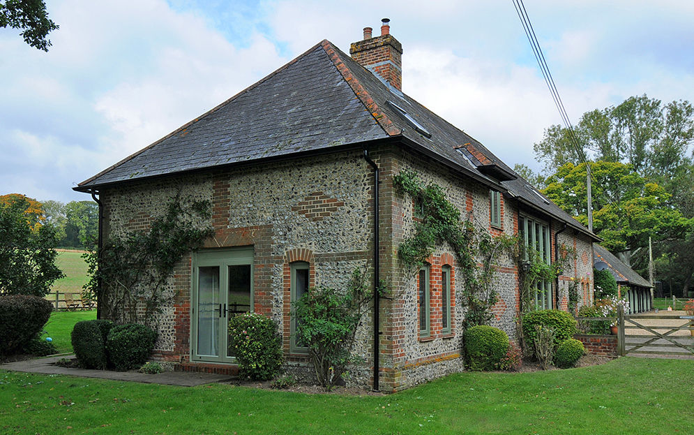 homify Country style windows & doors Wood Wood effect