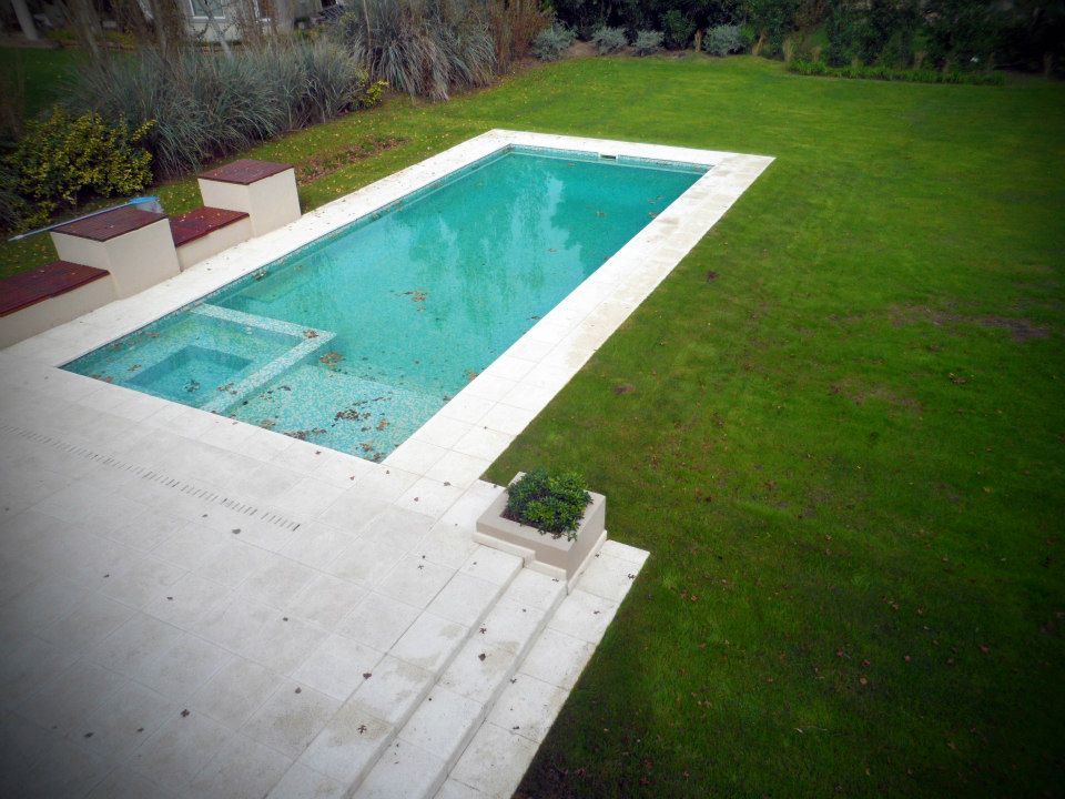 homify Modern pool