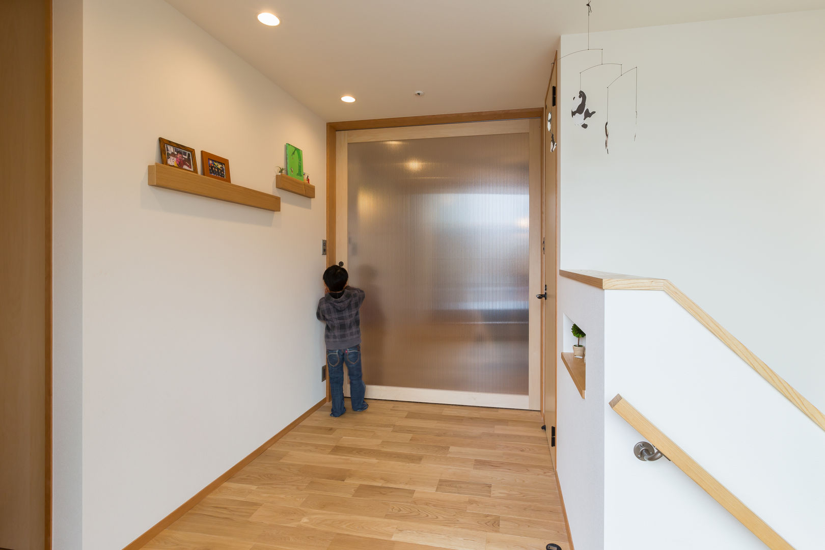 SQUARE, リノクラフト株式会社 リノクラフト株式会社 Puertas eclécticas Madera Acabado en madera Puertas