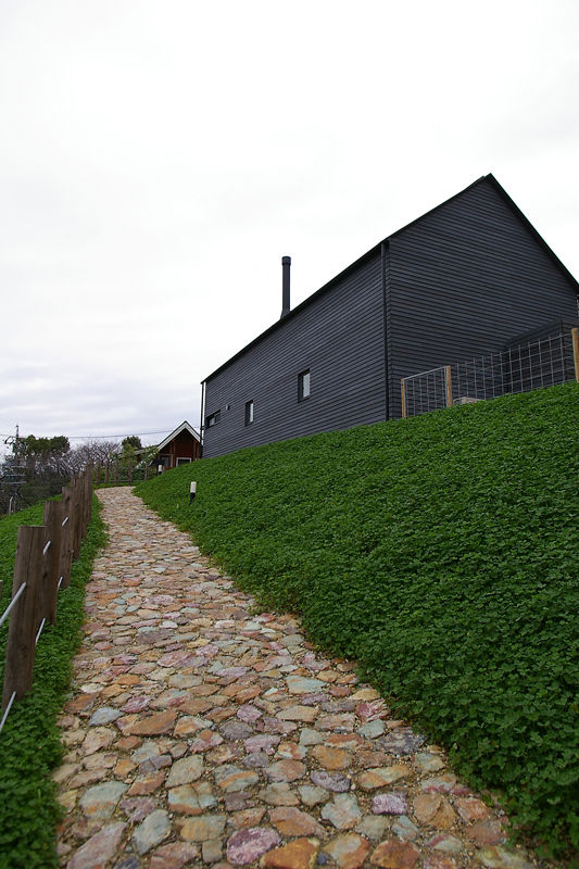 House H, 小林良孝建築事務所 小林良孝建築事務所 Scandinavische huizen Massief hout Bont