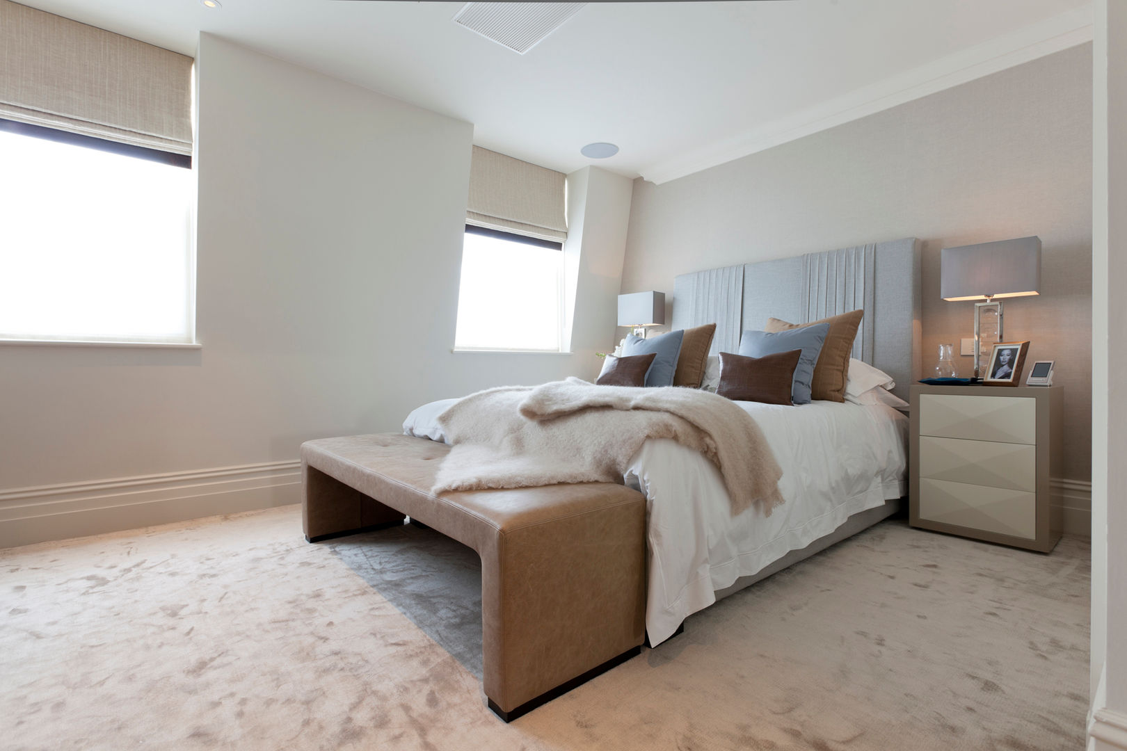 Lancasters Show Apartments - Bedroom LINLEY London Modern style bedroom