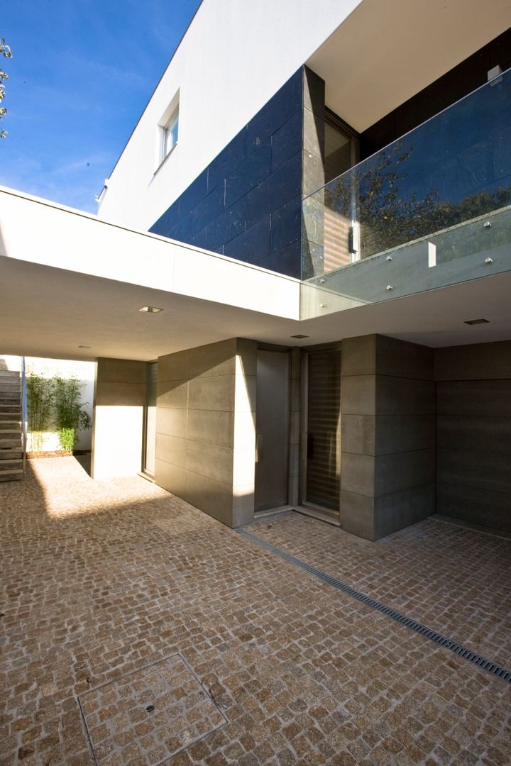 A.F. House, Atelier d'Arquitetura Lopes da Costa Atelier d'Arquitetura Lopes da Costa モダンな 家