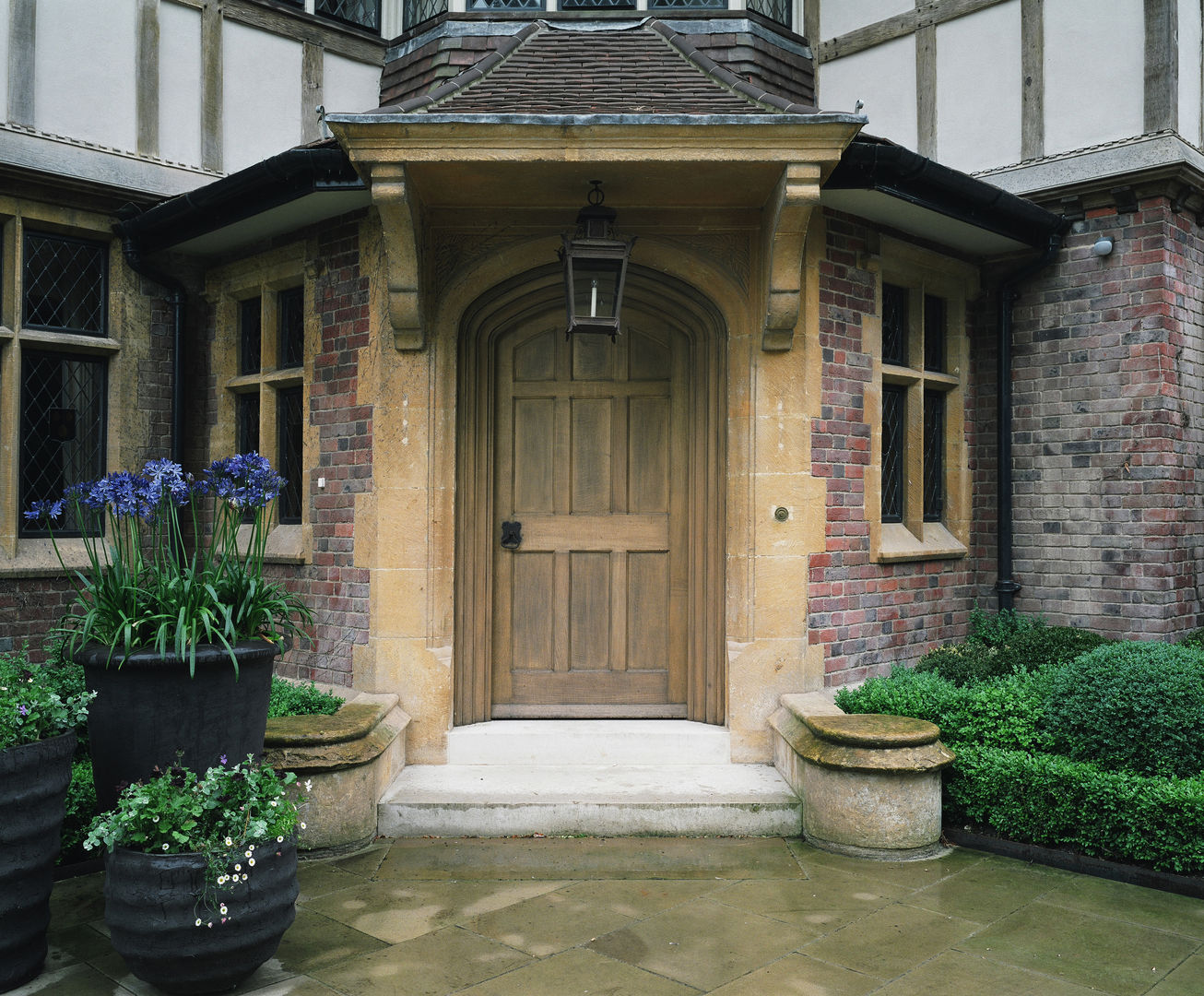External Oak Door Stuart Interiors Pintu & Jendela Gaya Klasik Kayu Wood effect
