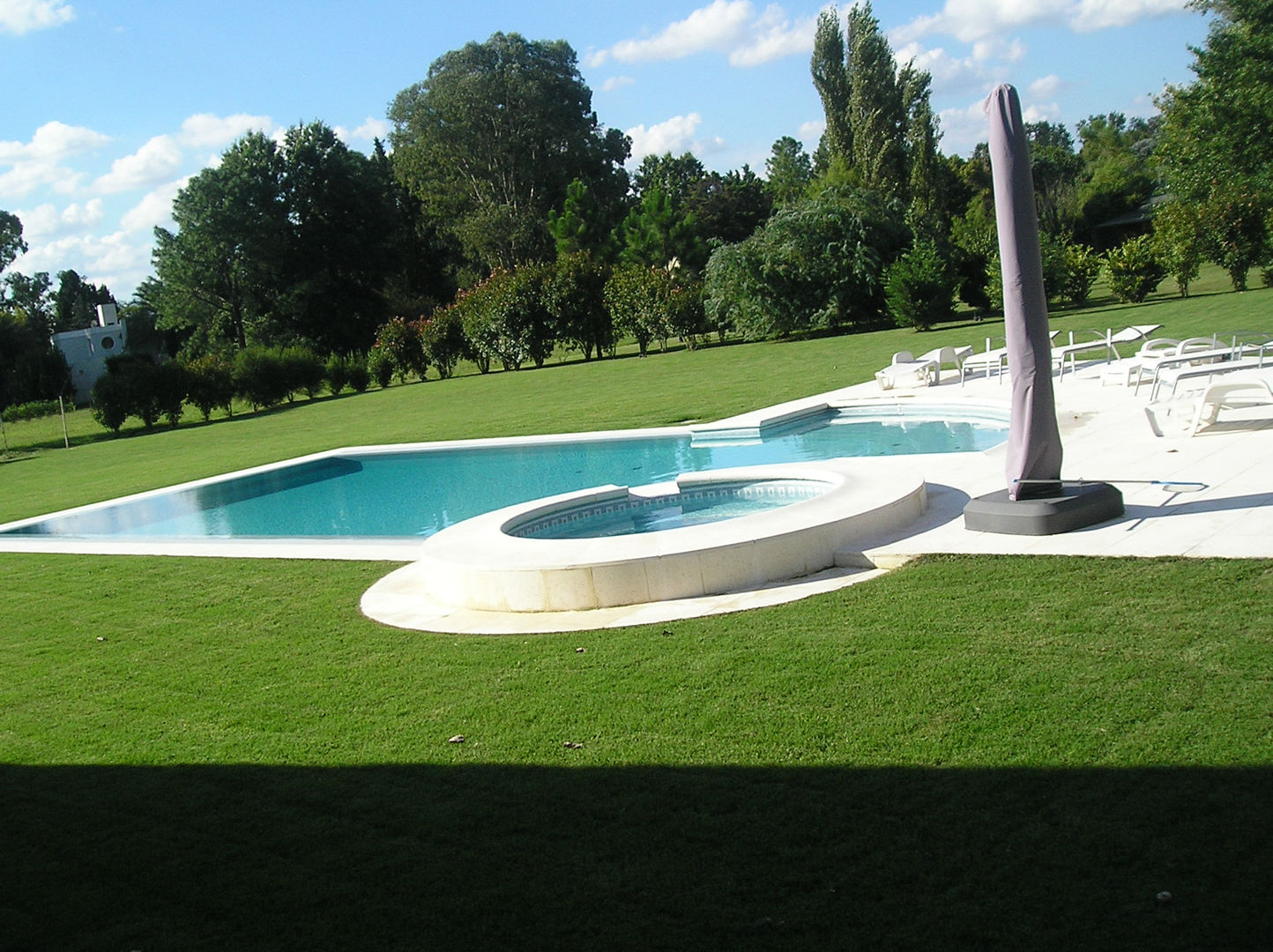 homify Piscinas de estilo rural