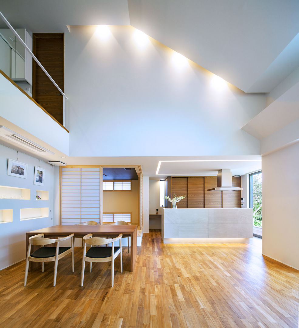 I3-house「丘の上にある造形」, Architect Show Co.,Ltd Architect Show Co.,Ltd Modern living room