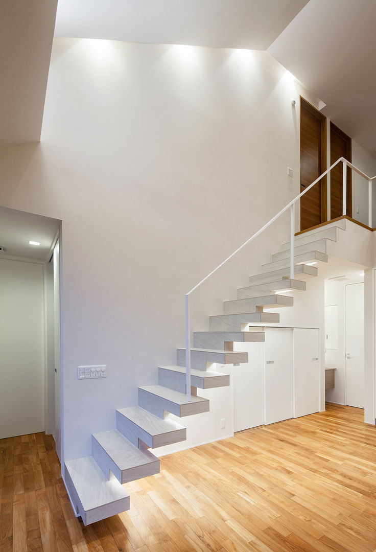 I3-house「丘の上にある造形」, Architect Show Co.,Ltd Architect Show Co.,Ltd Modern Corridor, Hallway and Staircase