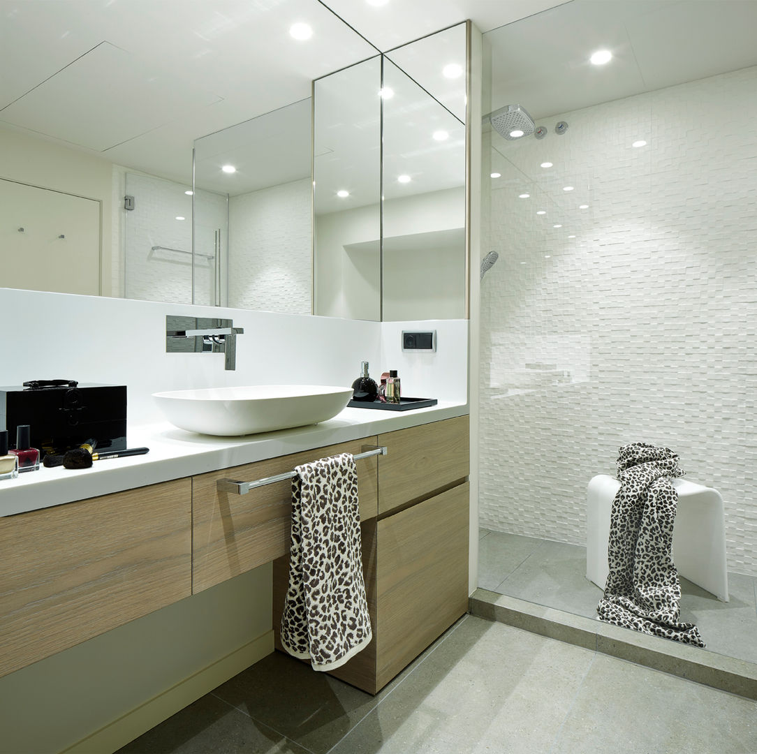 VIVIENDA GALO, Molins Design Molins Design Mediterranean style bathrooms