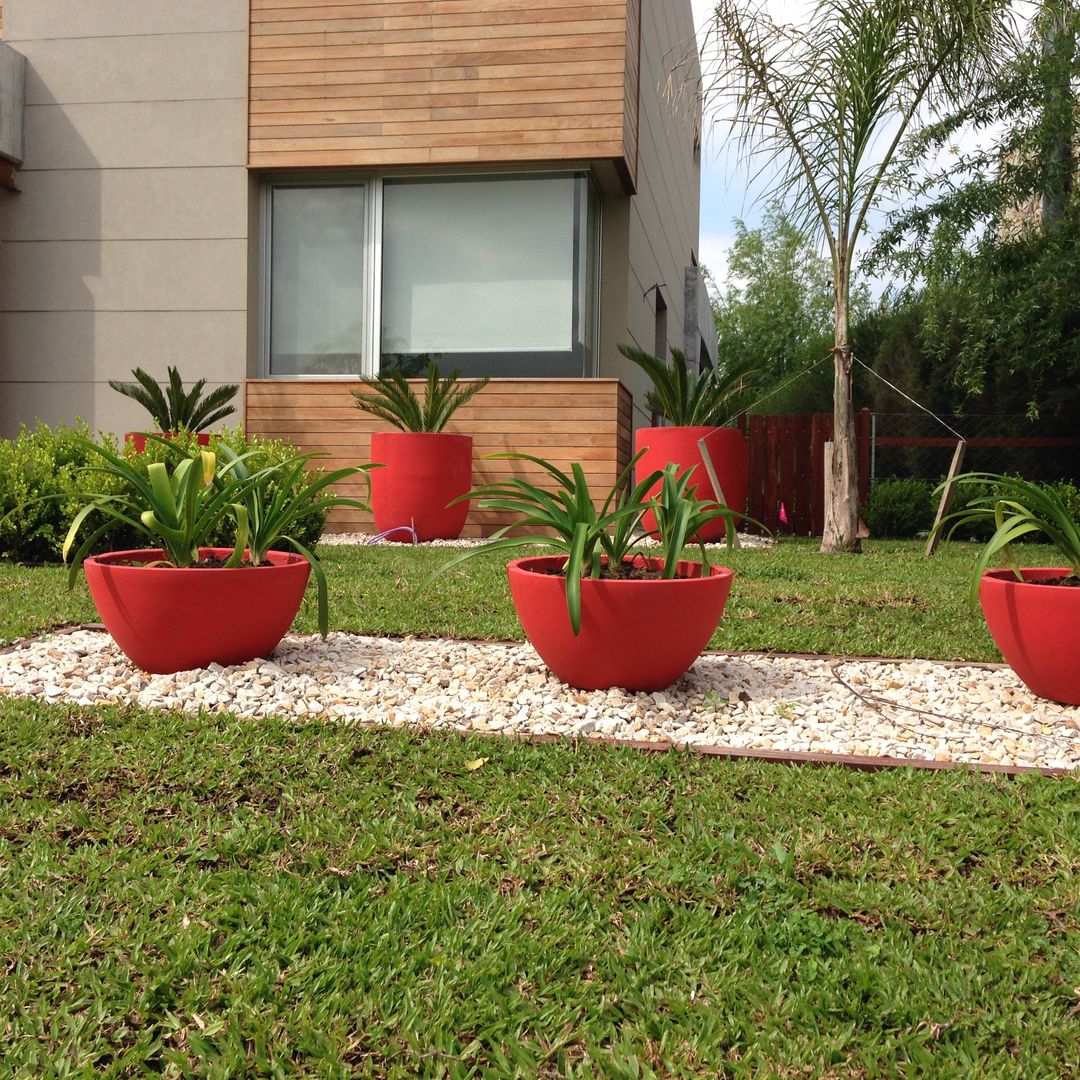 MODERN RED, BAIRES GREEN BAIRES GREEN Nowoczesny ogród