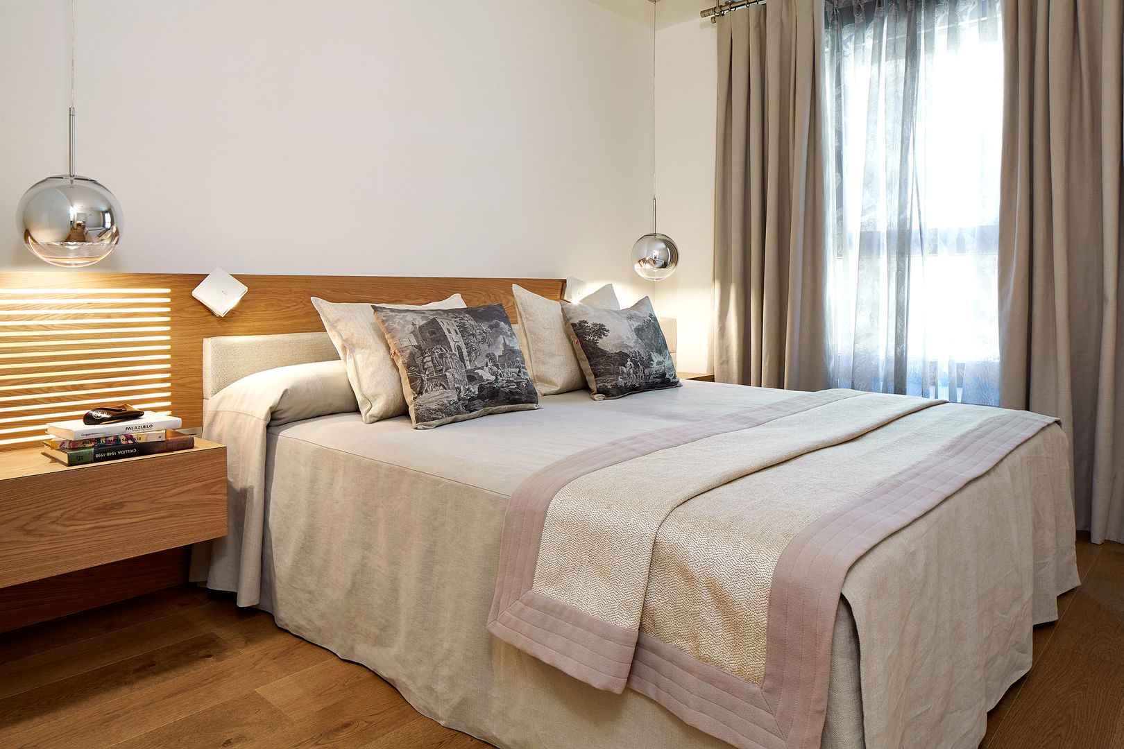 VIVIENDA VRENA, Molins Design Molins Design Mediterranean style bedroom