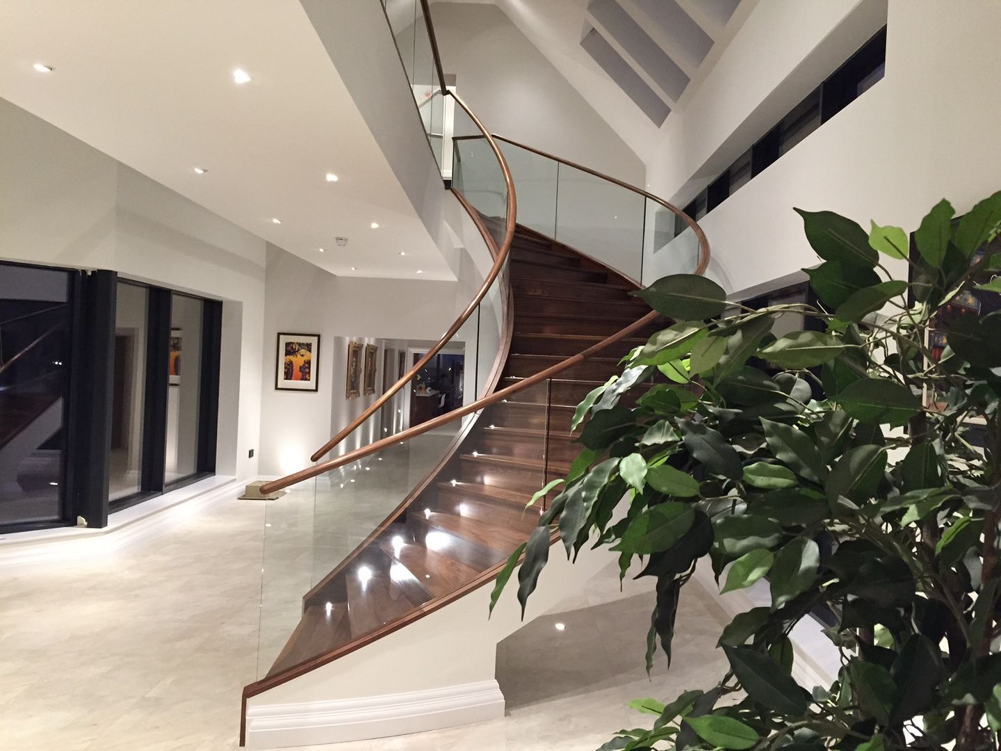 Luxury Staircase, Haldane UK Haldane UK الممر الحديث، المدخل و الدرج