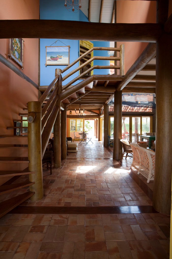 RESIDÊNCIA SL, MADUEÑO ARQUITETURA & ENGENHARIA MADUEÑO ARQUITETURA & ENGENHARIA Rustic style corridor, hallway & stairs